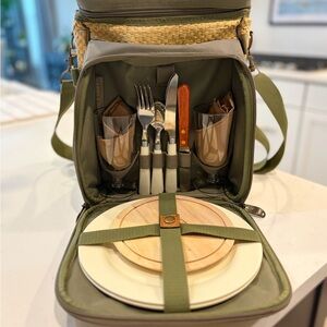 Harry & David picnic bag with wine cooler